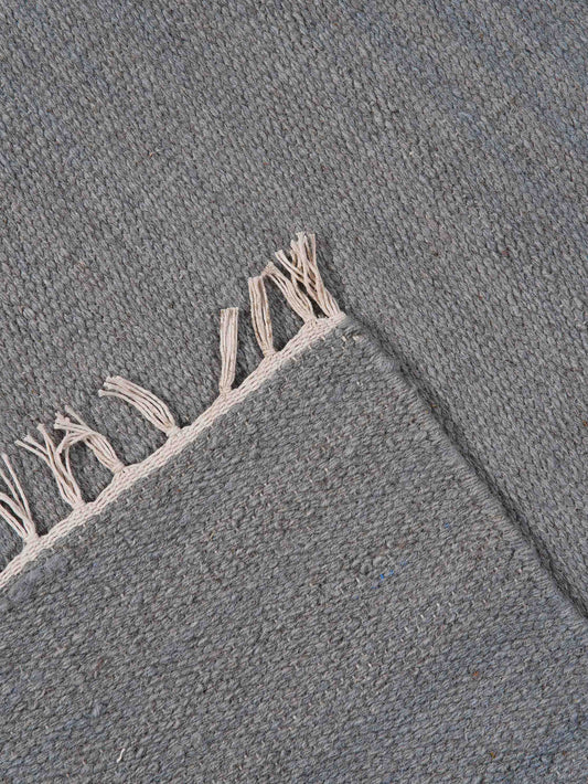 hand-woven-flat-weave-kilim-wool-solid-silver-rug-closeup-1