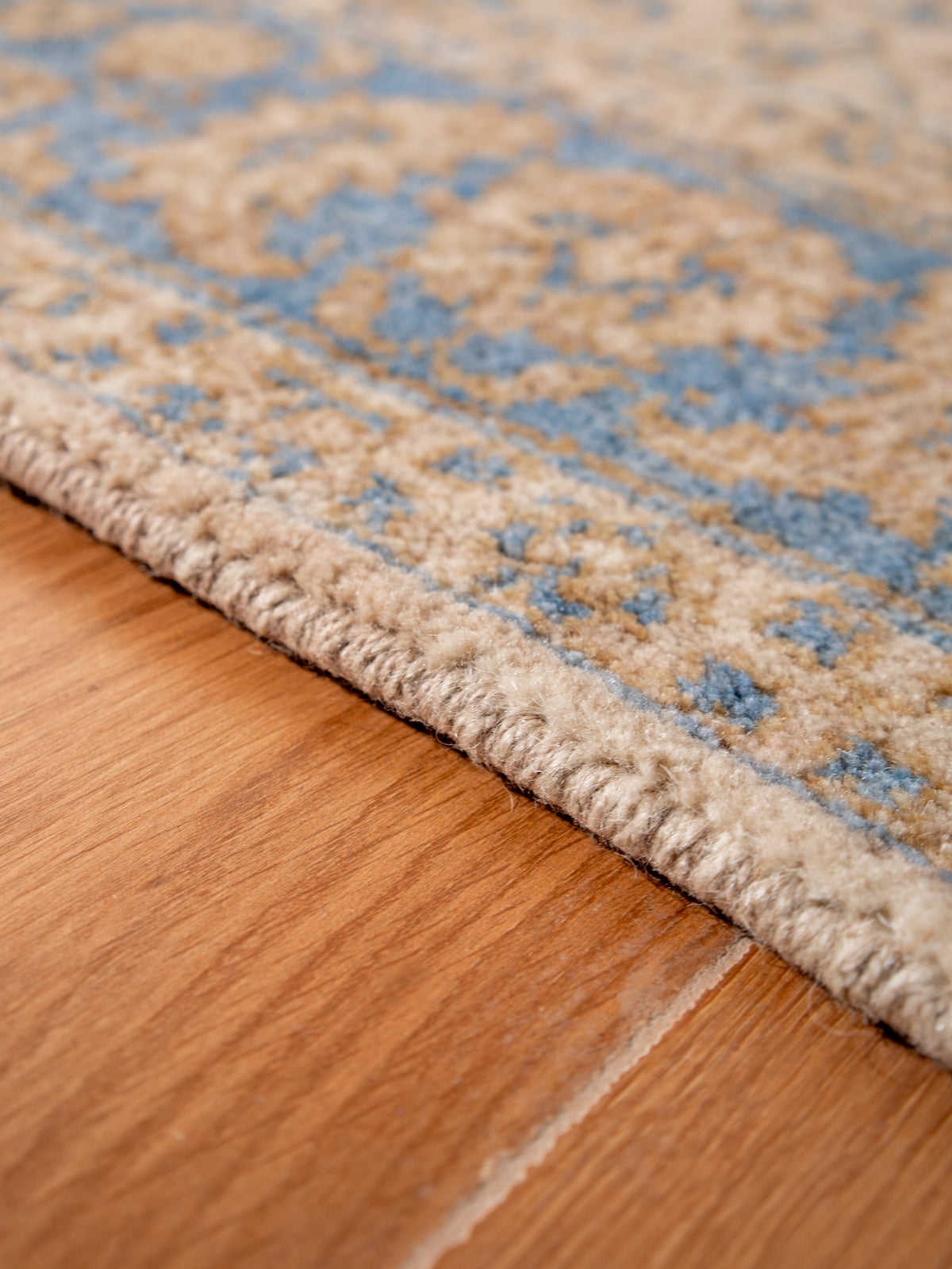 Classic Azure Hand Knotted Wool Oriental Area Rug