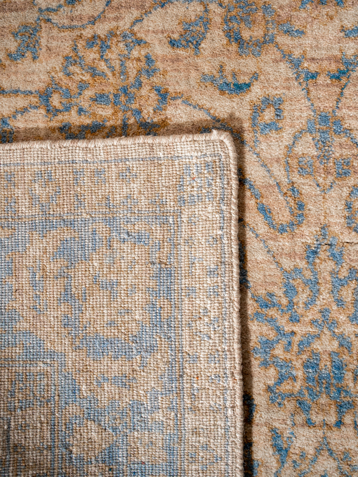 Classic Azure Hand Knotted Wool Oriental Area Rug