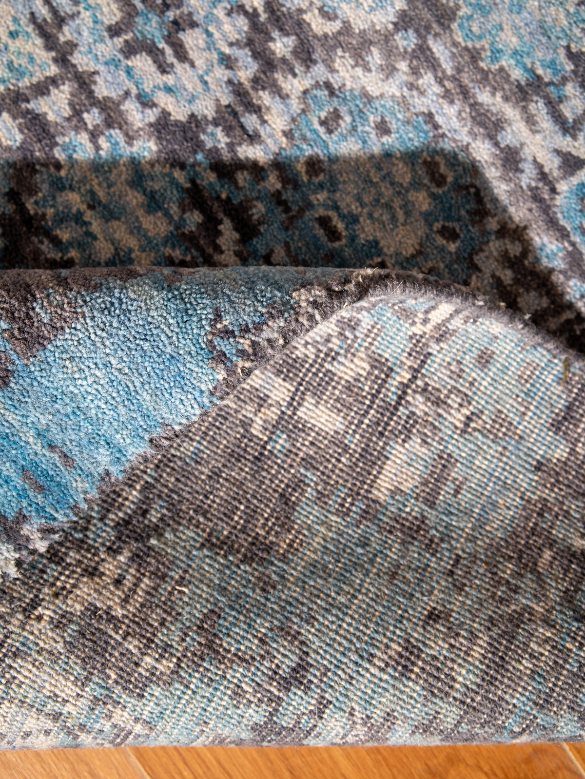 Azure Medallion Hand Knotted Wool Oriental Area Rug