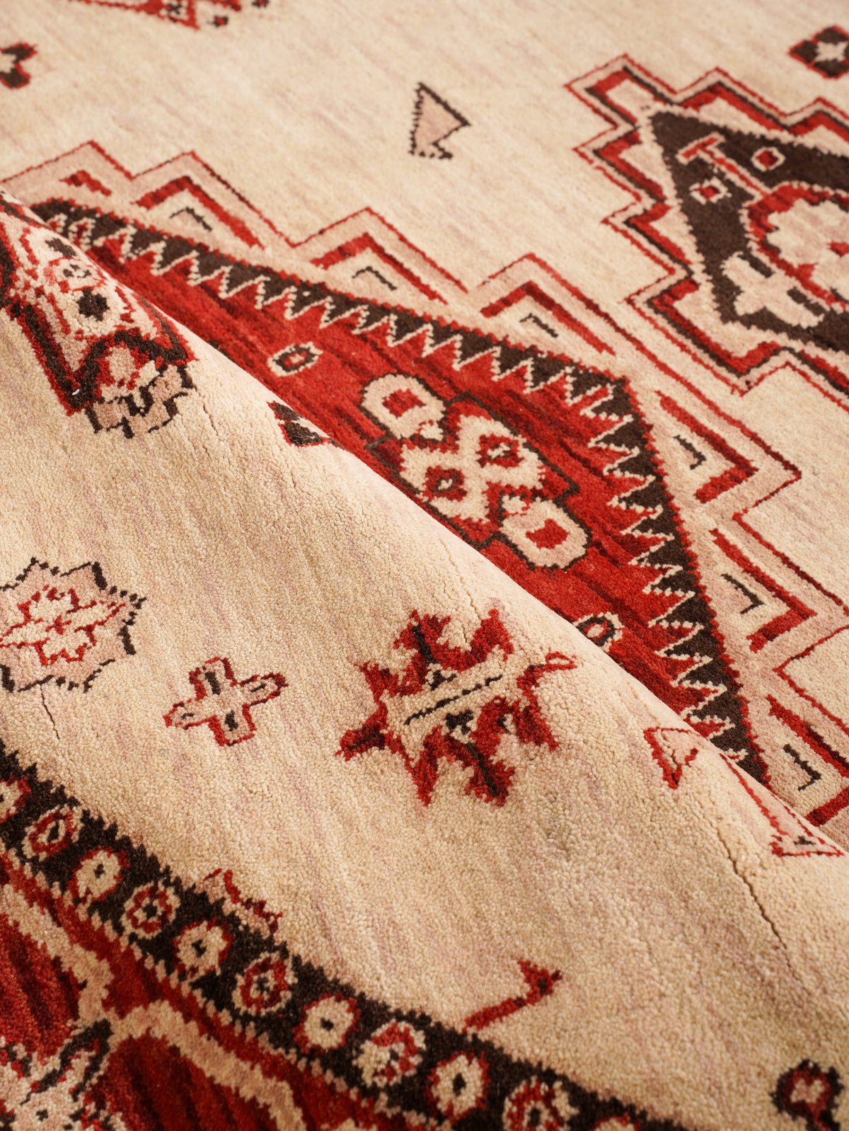 Crimson Heritage Hand knotted wool Rug