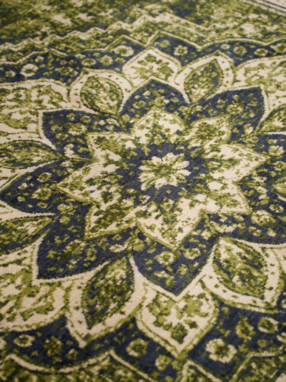 Handmade Light Green Vintage Medallion Wool Area Rug