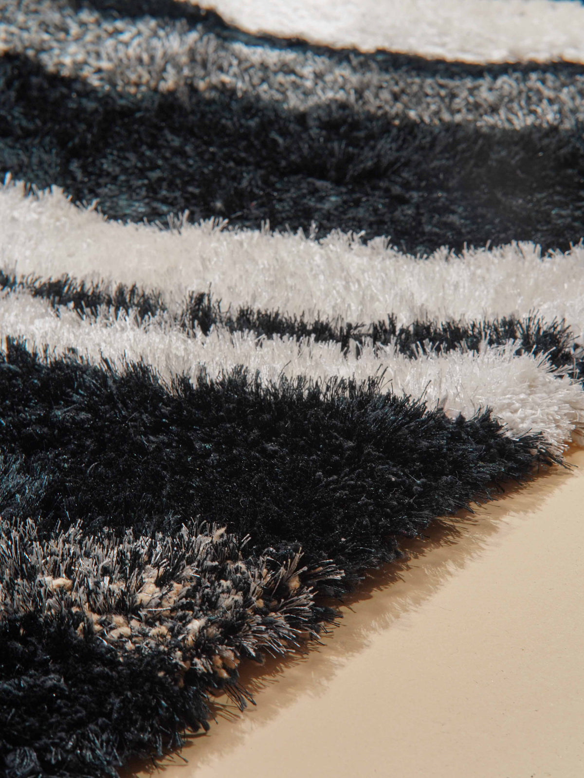 Symmetrical Hand Tufted Rug