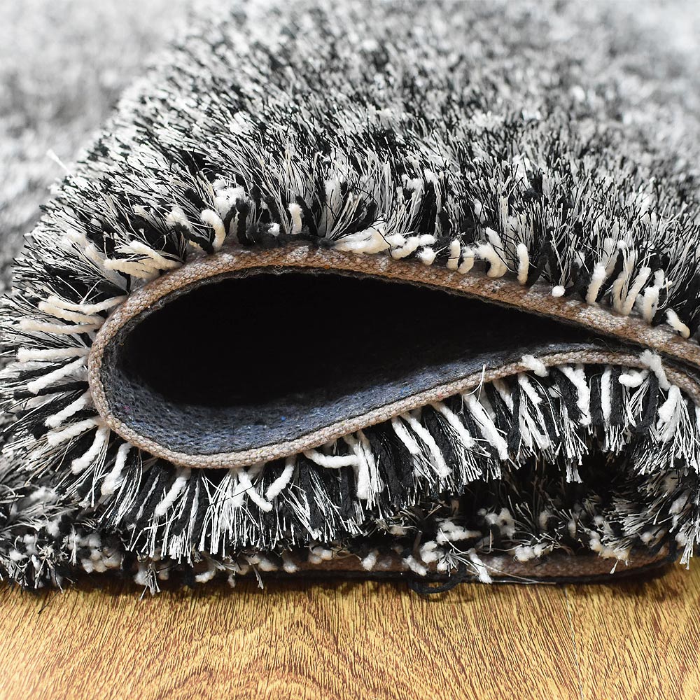 hand-tufted-shag-polyester-area-rug-solid-black-white-closeup 3