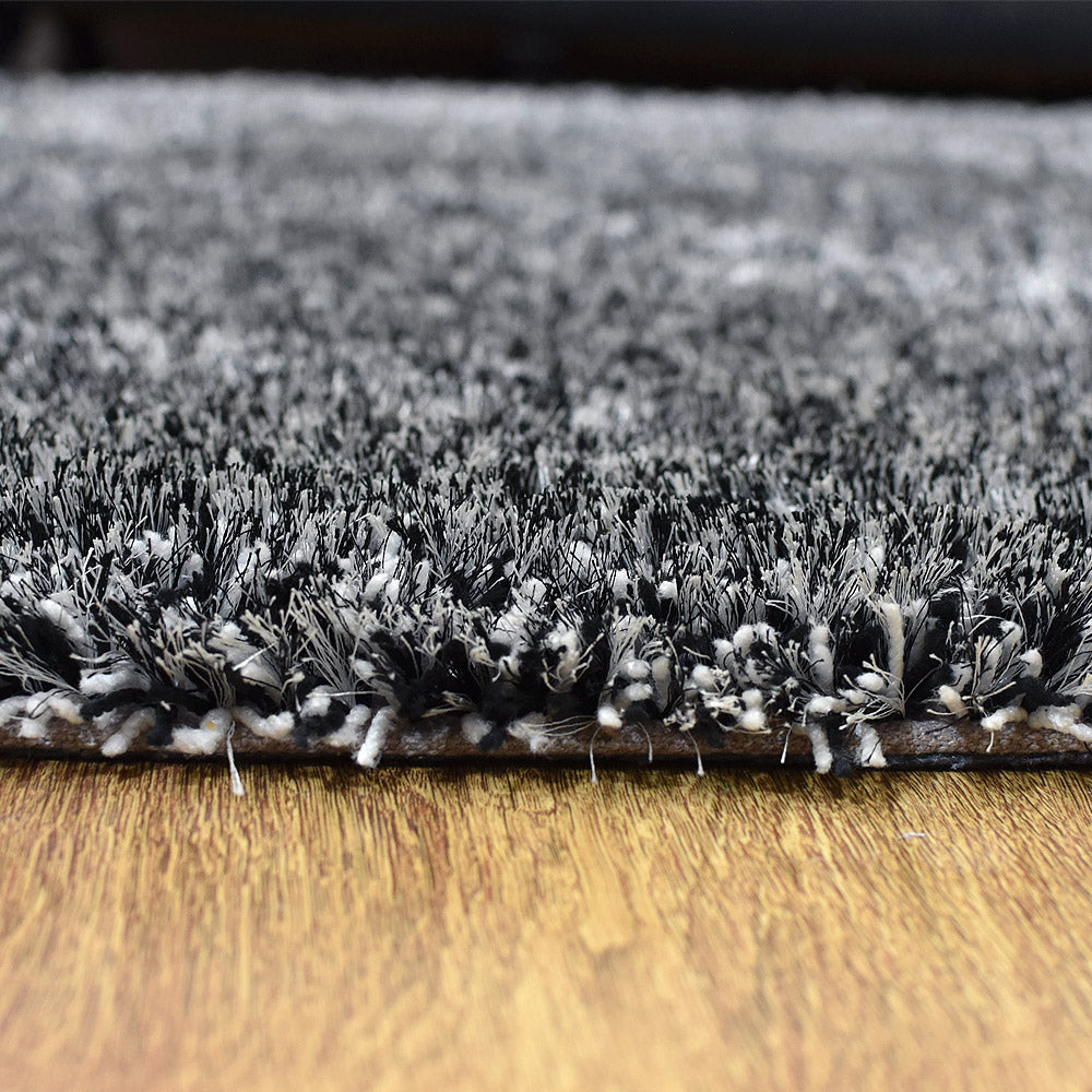 hand-tufted-shag-polyester-area-rug-solid-black-white-closeup 4