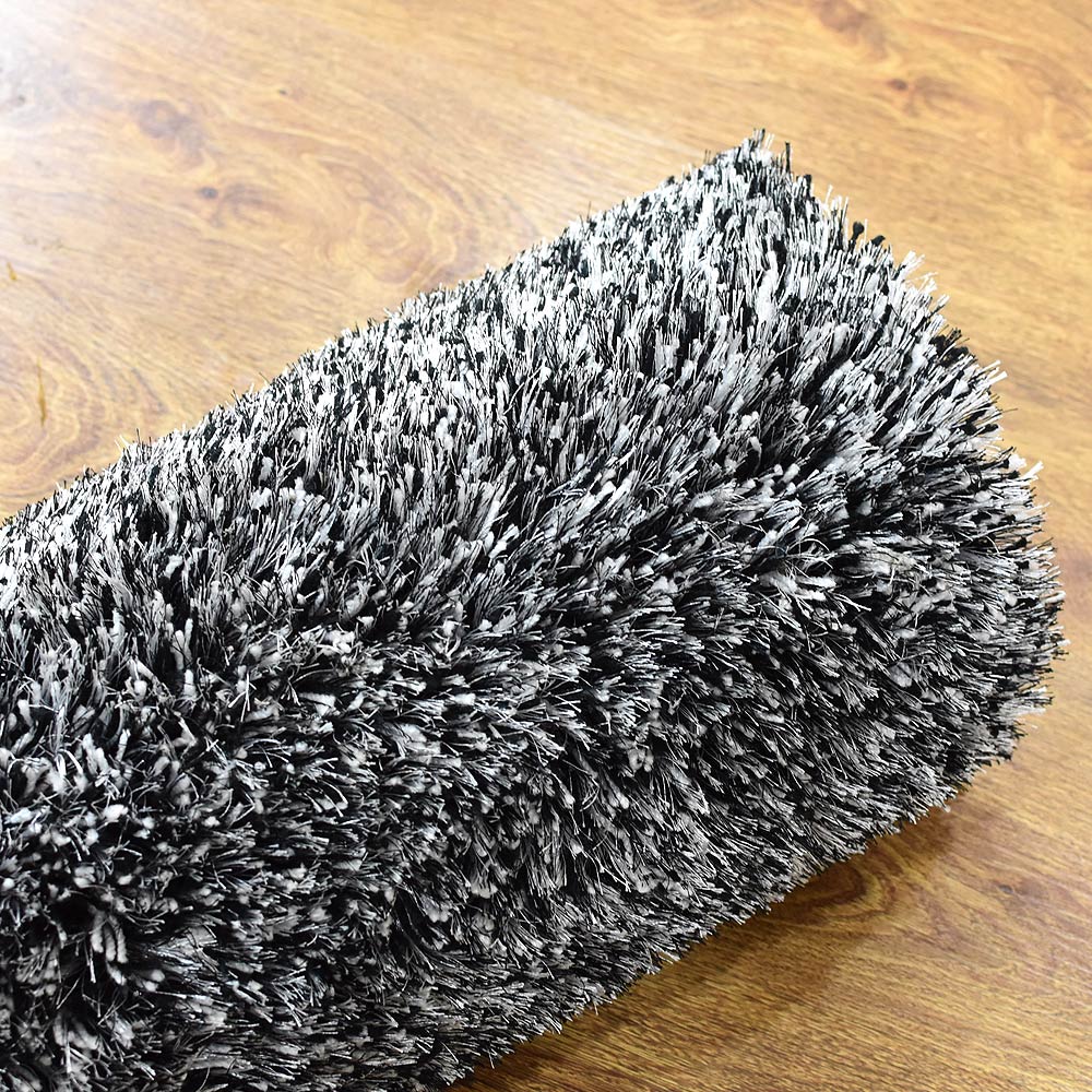 hand-tufted-shag-polyester-area-rug-solid-black-white-closeup 5