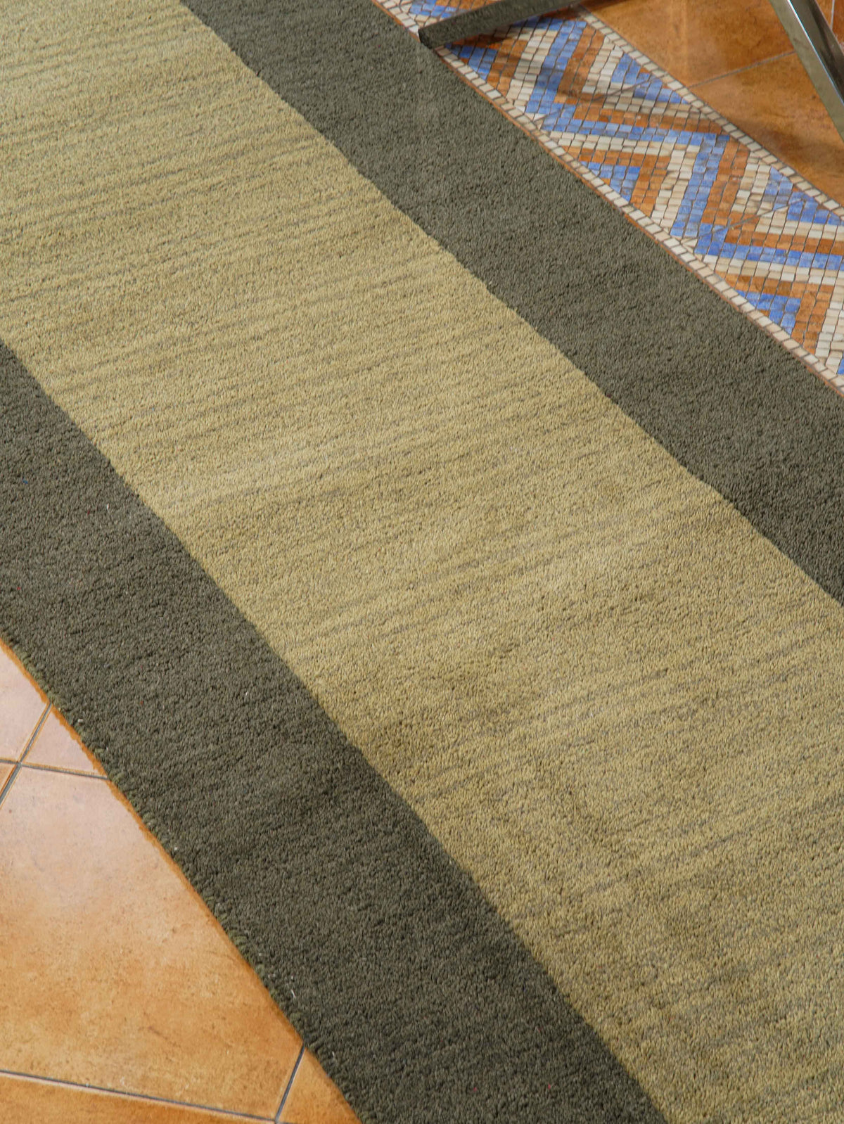 hand-knotted-wool-contemporary-green-runner-rug-closeup-1