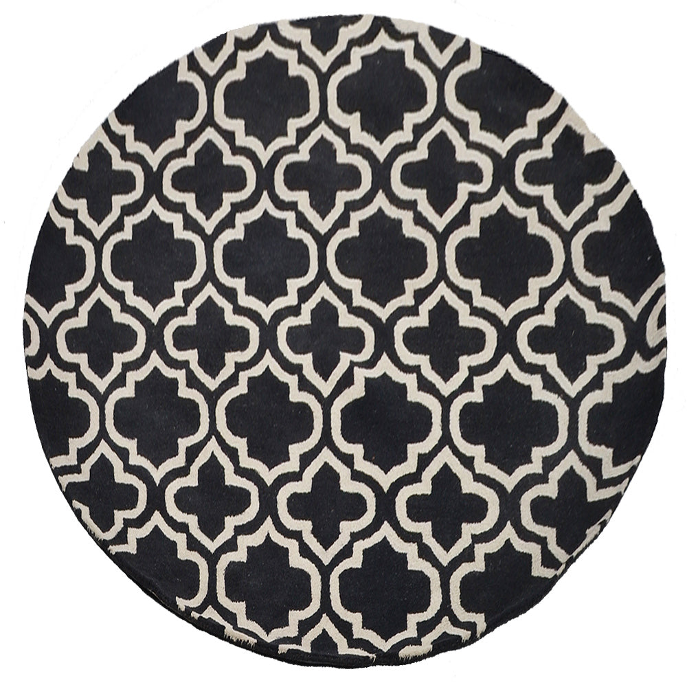 hand-tufted-geometric-black-white-round-rug-side-1