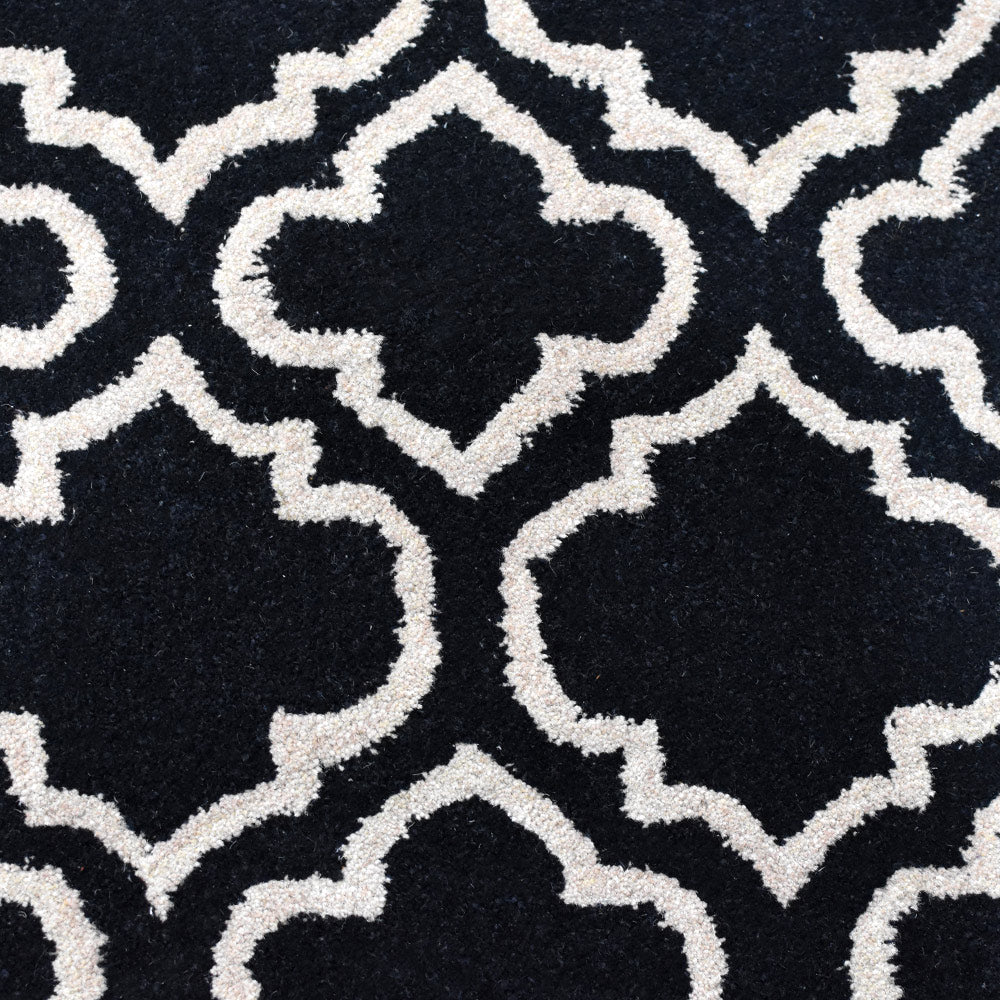 hand-tufted-geometric-black-white-runner-rug-closeup-6