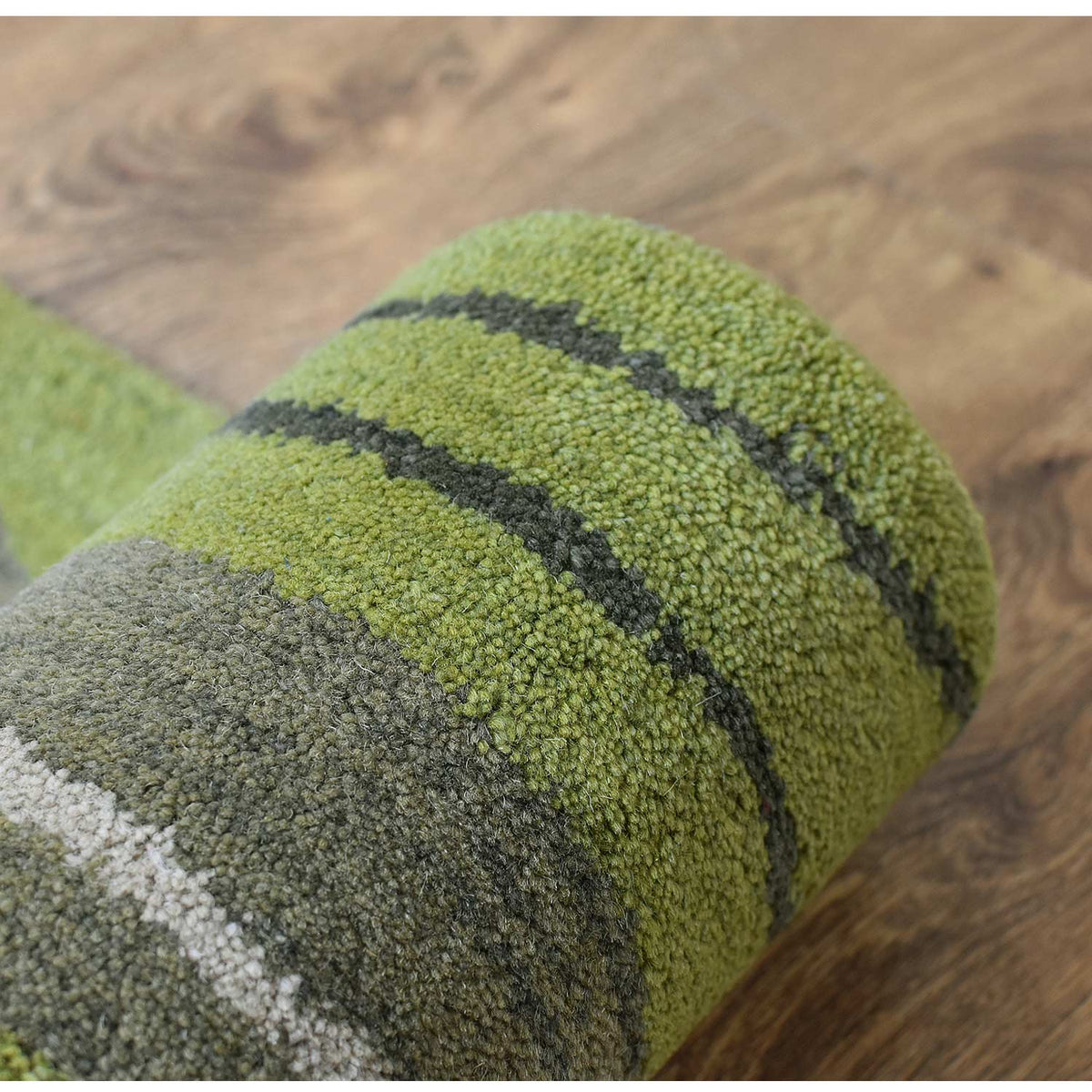 hand-tufted-wool-area-rug-abstract-green-closeup-6