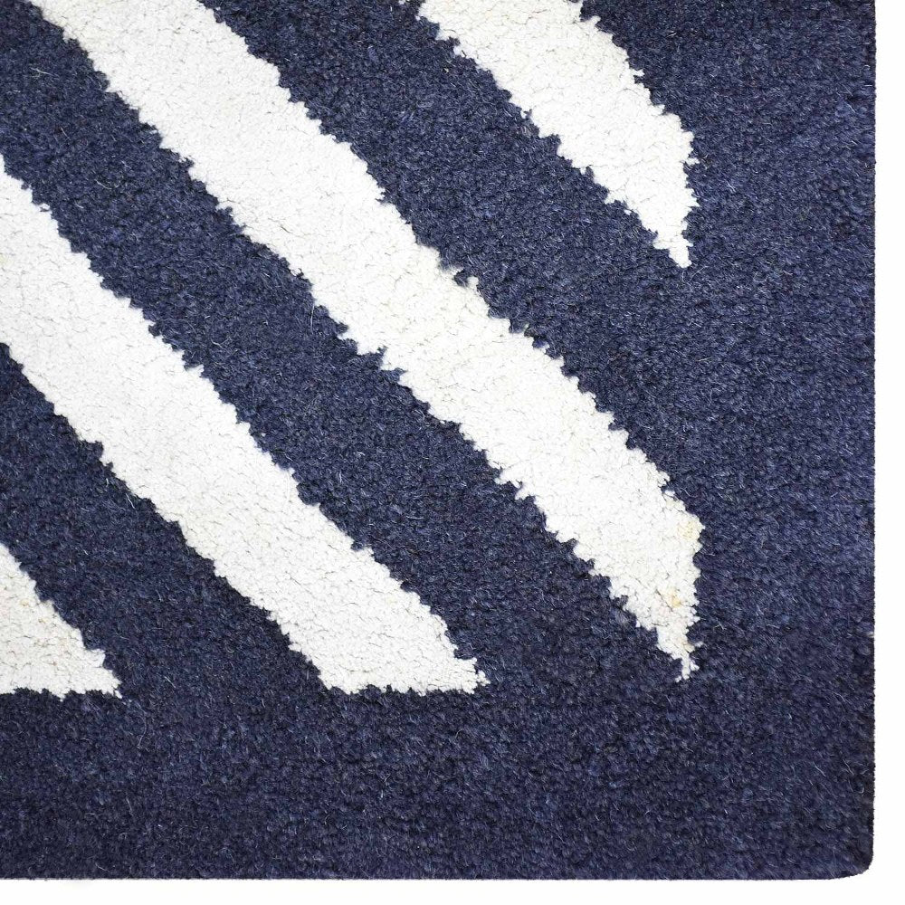 hand-tufted-wool-area-rug-geometric-white-charcoal-closeup 1