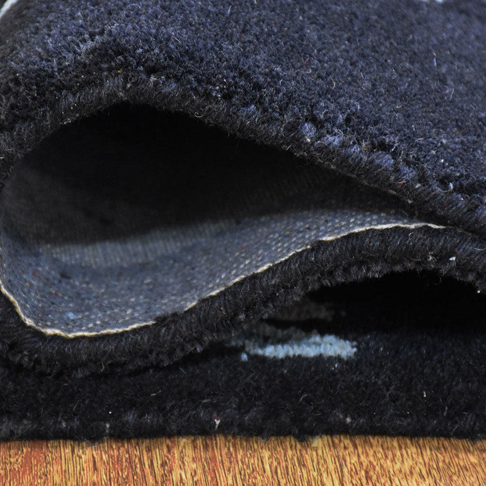 hand-tufted-wool-area-rug-floral-black-closeup 4