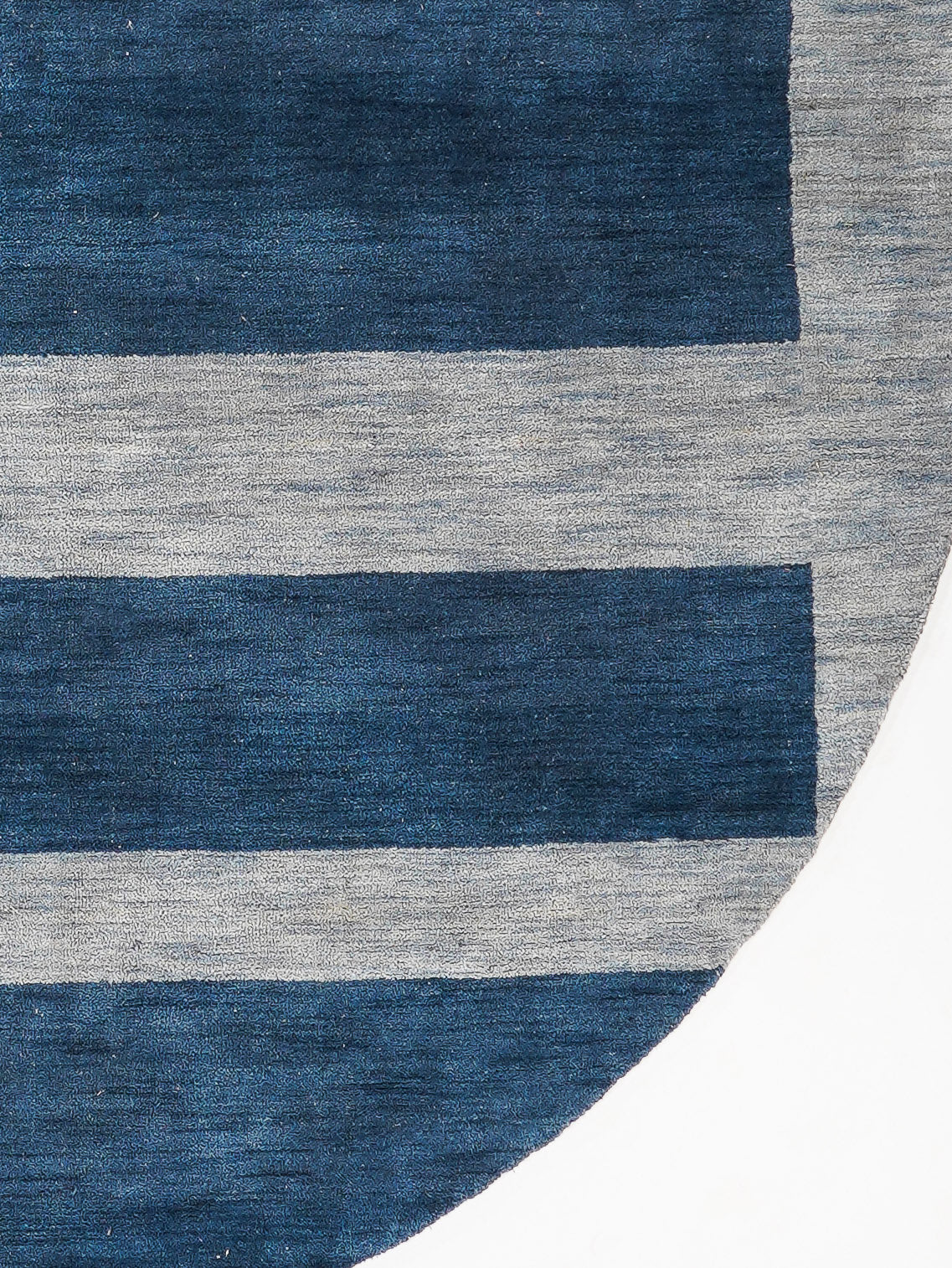 hand-knotted-wool-contemporary-light-blue-round-rug-closeup-1