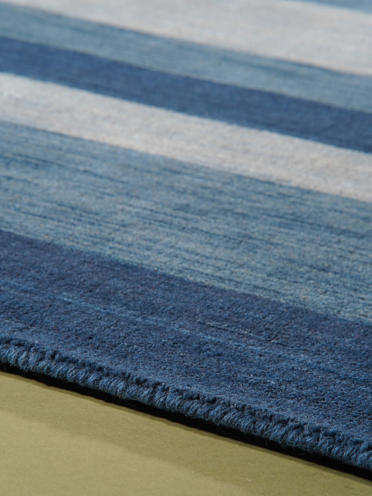 hand-knotted-wool-contemporary-light-blue-square-rug-closeup-3