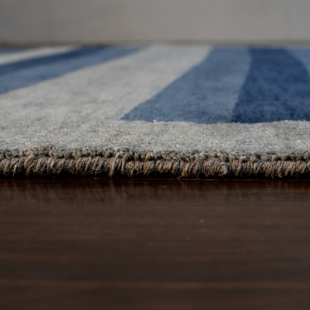 hand-knotted-wool-contemporary-light-blue-octagon-rug-closeup-4