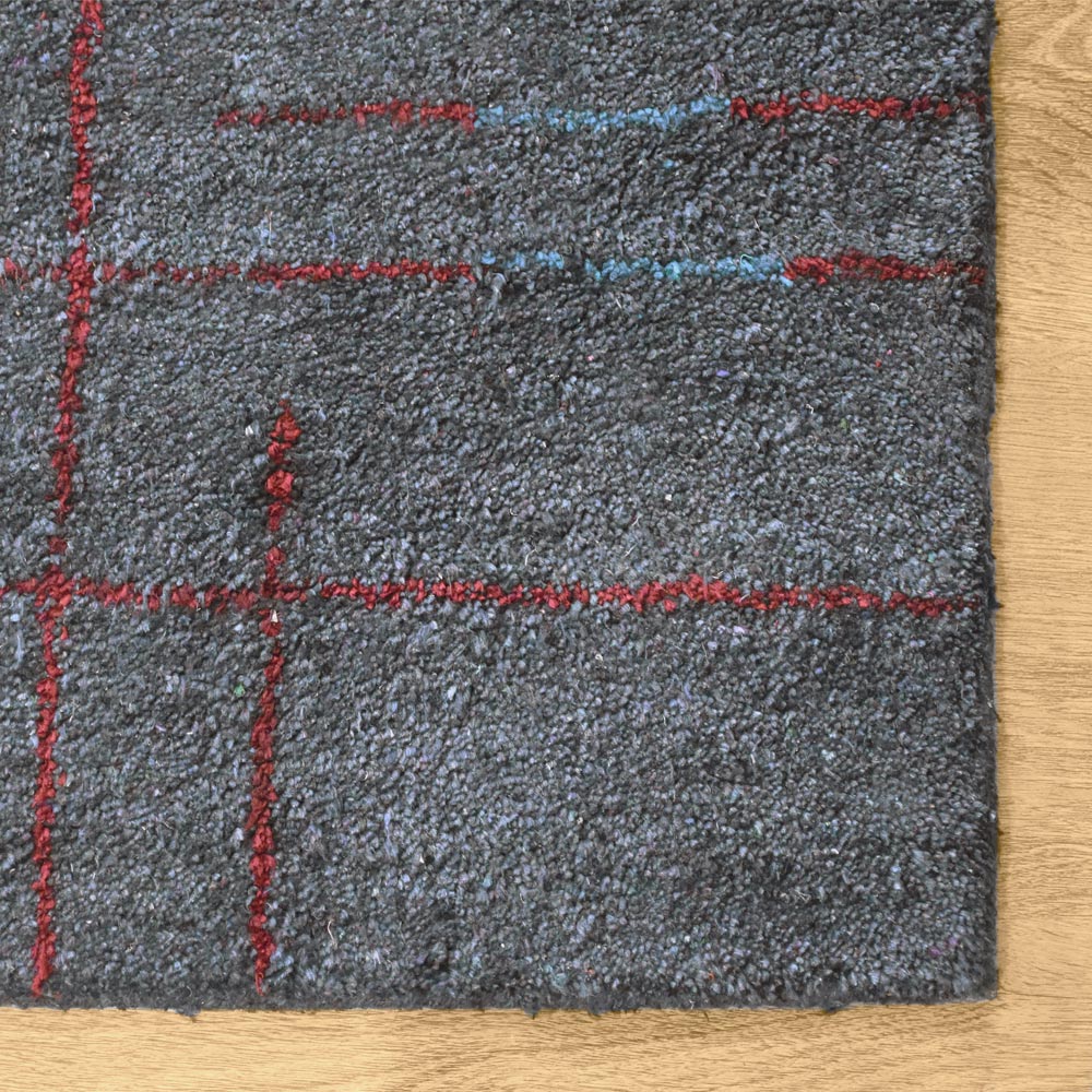 hand-knotted-silk-contemporary-charcoal-red-rug-closeup-2