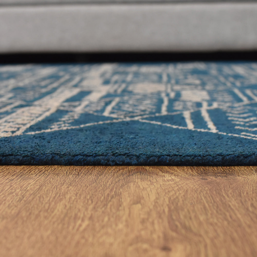 hand-knotted-silk-contemporary-blue-beige-rug-closeup-4