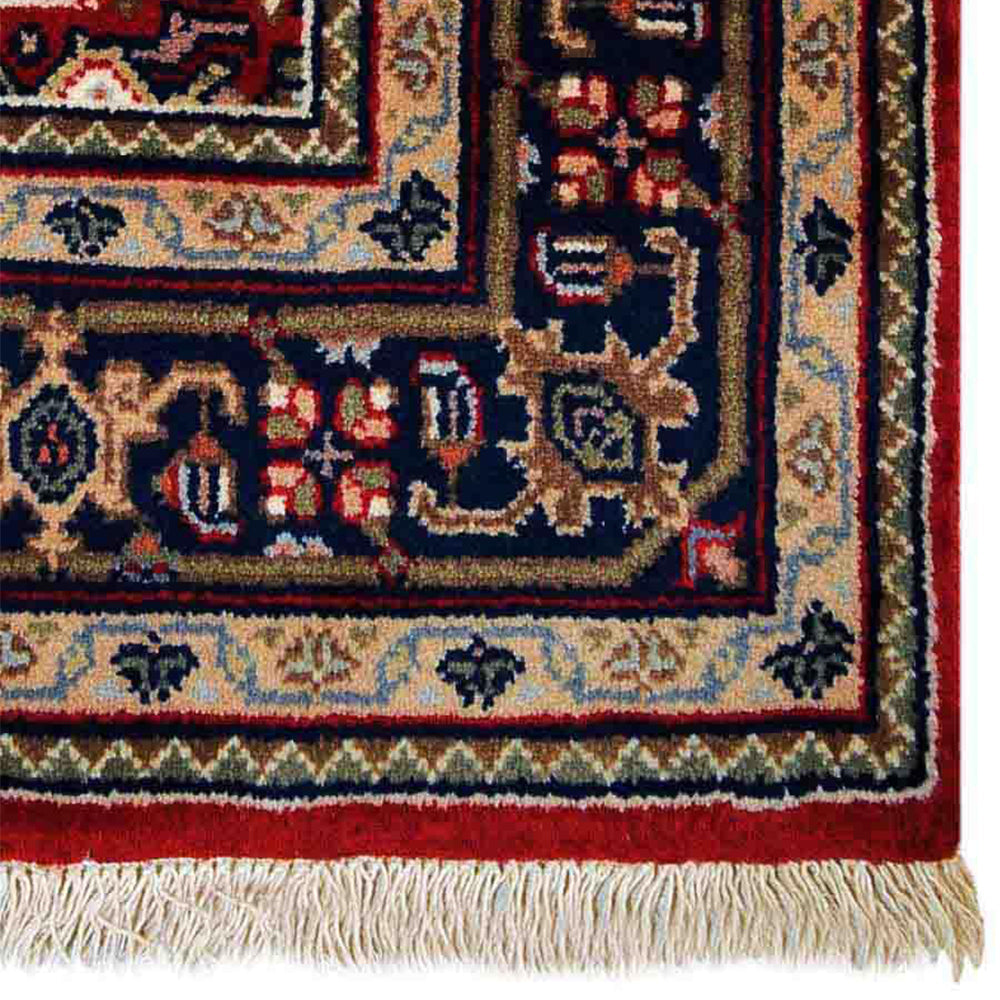 hand-knotted-nir-wool-area-rug-oriental-red-closeup-1