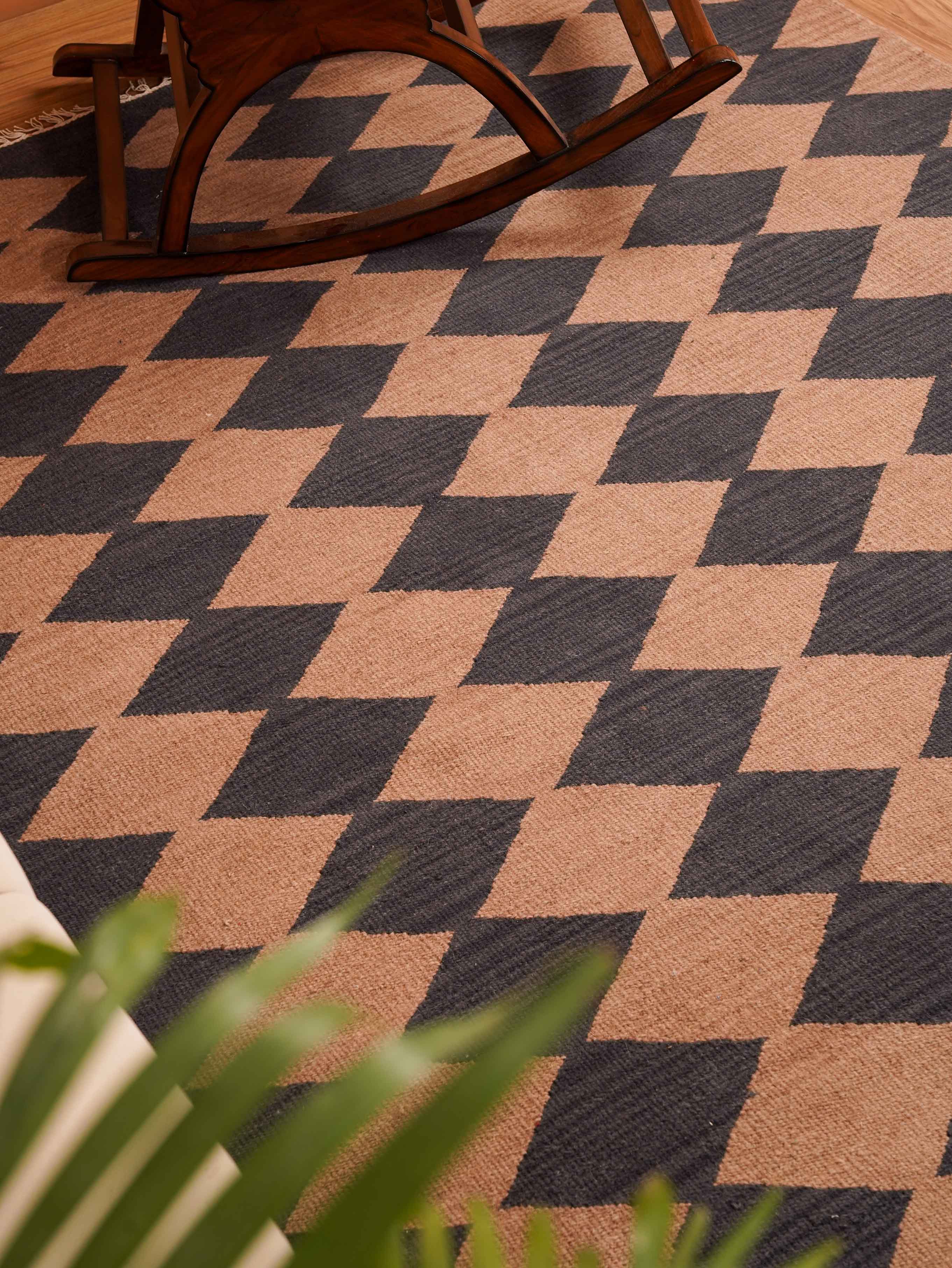 handmade-flat-weave-kilim-wool-area-rug-brown-charcoal-closeup 1