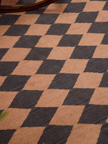 handmade-flat-weave-kilim-wool-area-rug-brown-charcoal-closeup 4