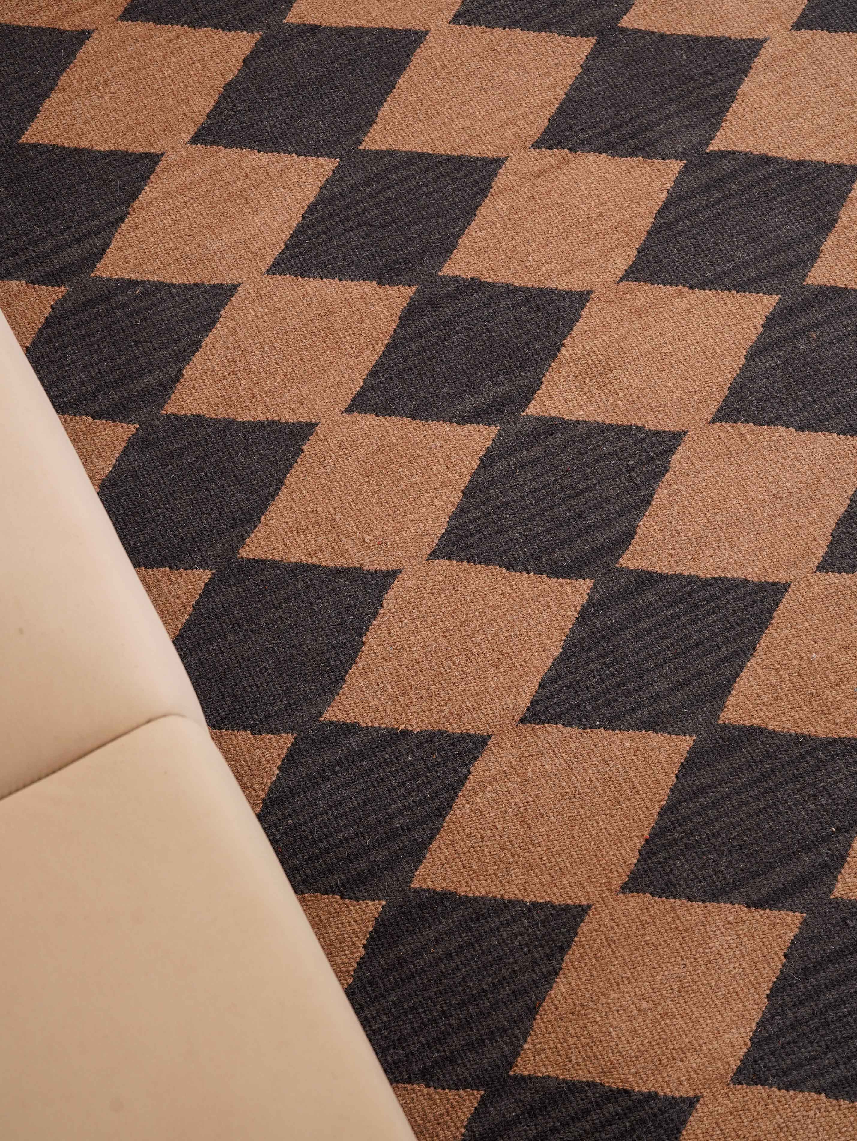handmade-flat-weave-kilim-wool-area-rug-brown-charcoal-closeup 5