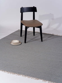 hand-woven-flat-weave-kilim-wool-solid-silver-rug-side-2