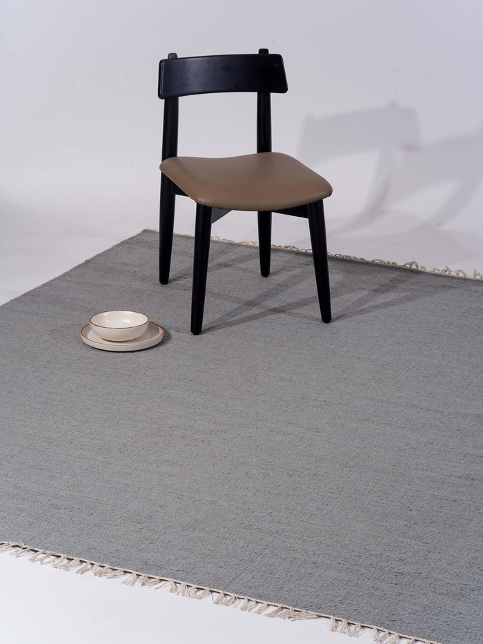 hand-woven-flat-weave-kilim-wool-solid-silver-rug-side-2