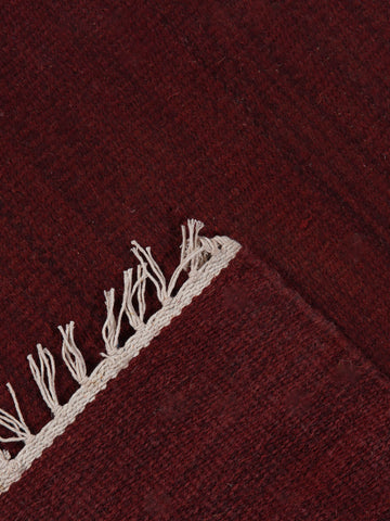 hand-woven-flat-weave-kilim-wool-solid-burgundy-rug-closeup-1