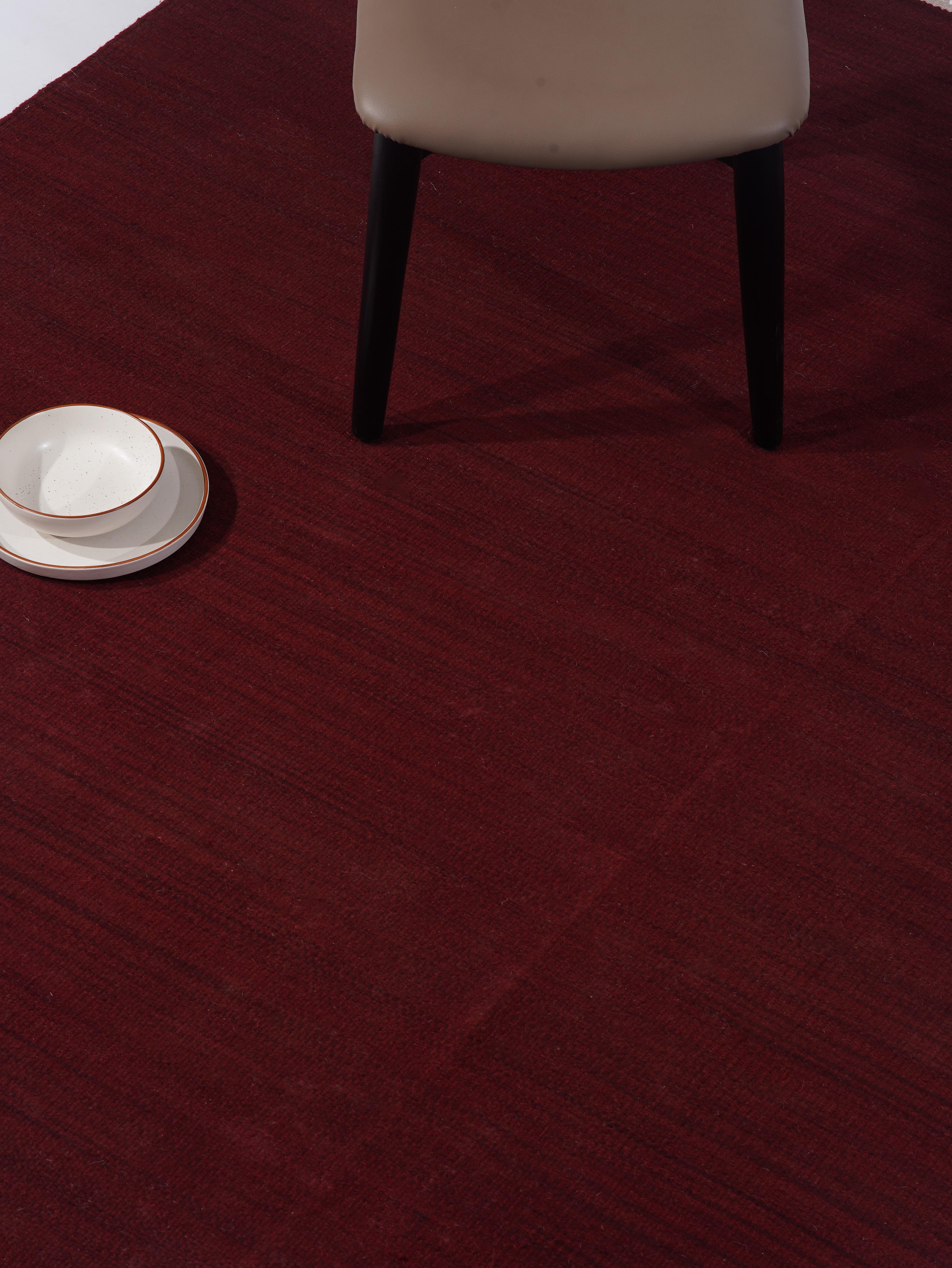 hand-woven-flat-weave-kilim-wool-solid-burgundy-rug-closeup-5