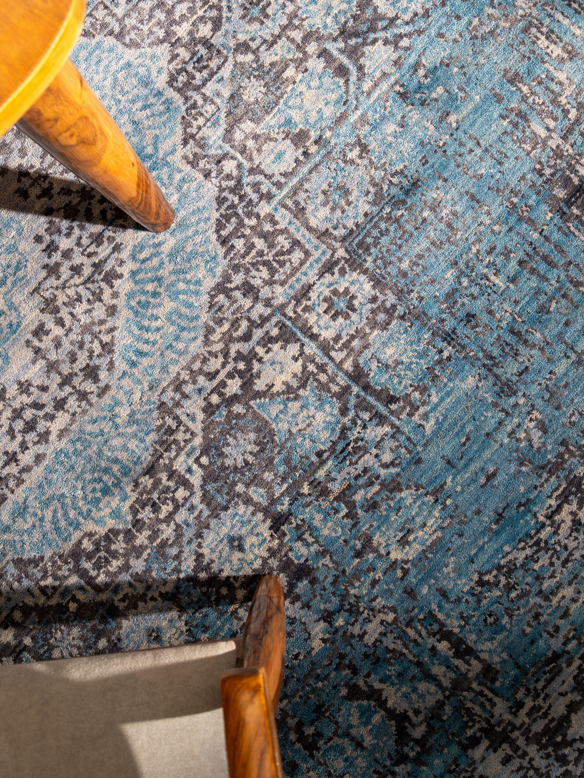 Azure Medallion Hand Knotted Wool Oriental Area Rug