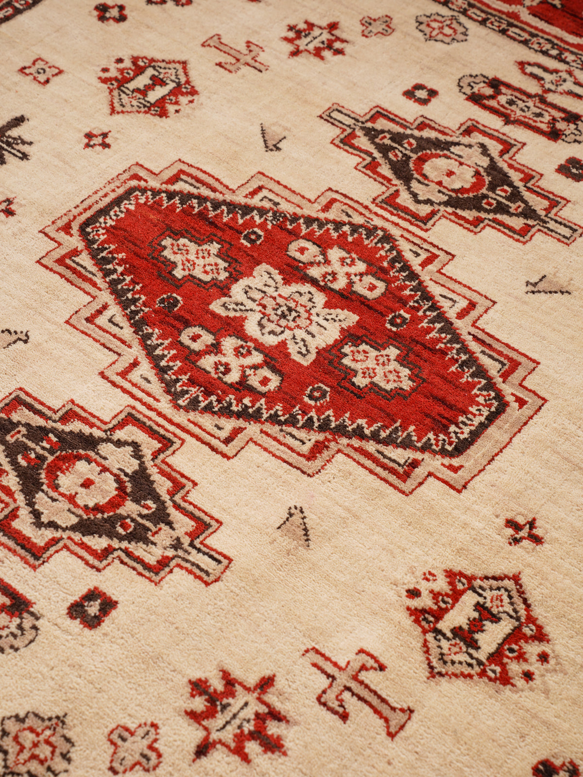 Crimson Heritage Hand knotted wool Rug