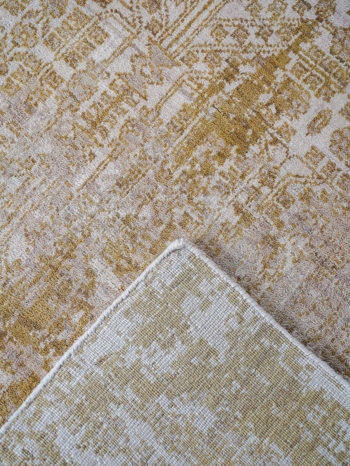 Transitional Vintage-Style Medallion Area Rug