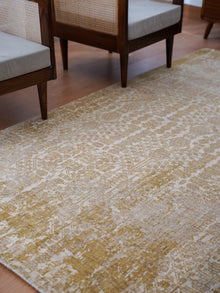 Transitional Vintage-Style Medallion Area Rug