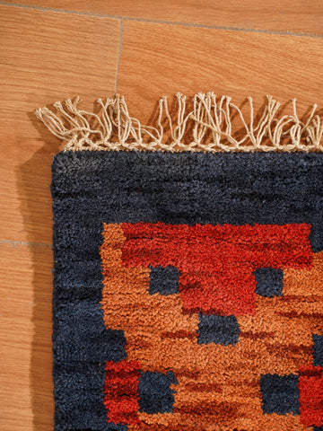 Classic Ethnic Medallion Rug with Border Design – Warm Tones