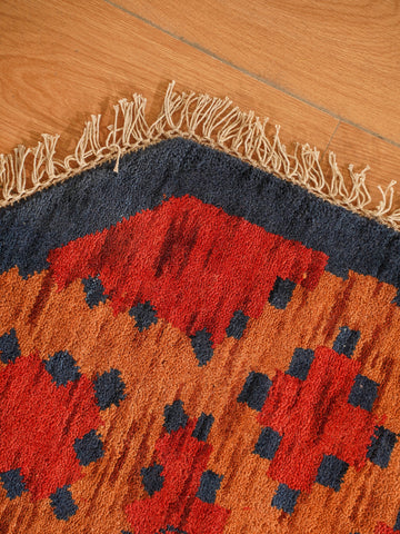 Classic Ethnic Medallion Rug with Border Design – Warm Tones