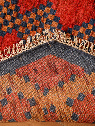 Classic Ethnic Medallion Rug with Border Design – Warm Tones