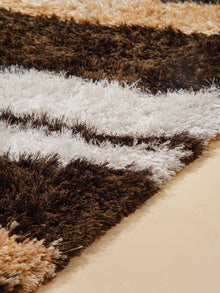 Symmetrical Hand Tufted Rug