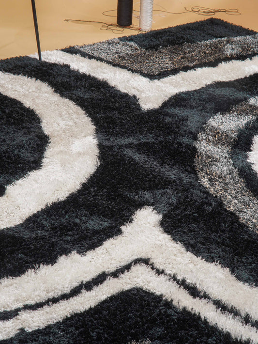 Symmetrical Hand Tufted Rug