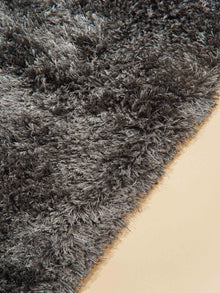 hand-tufted-shag-polyester-area-rug-solid-charcoal-closeup 2