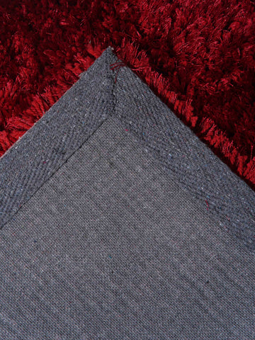 hand-tufted-solid-polyester-runner-red-rug-closeup-1