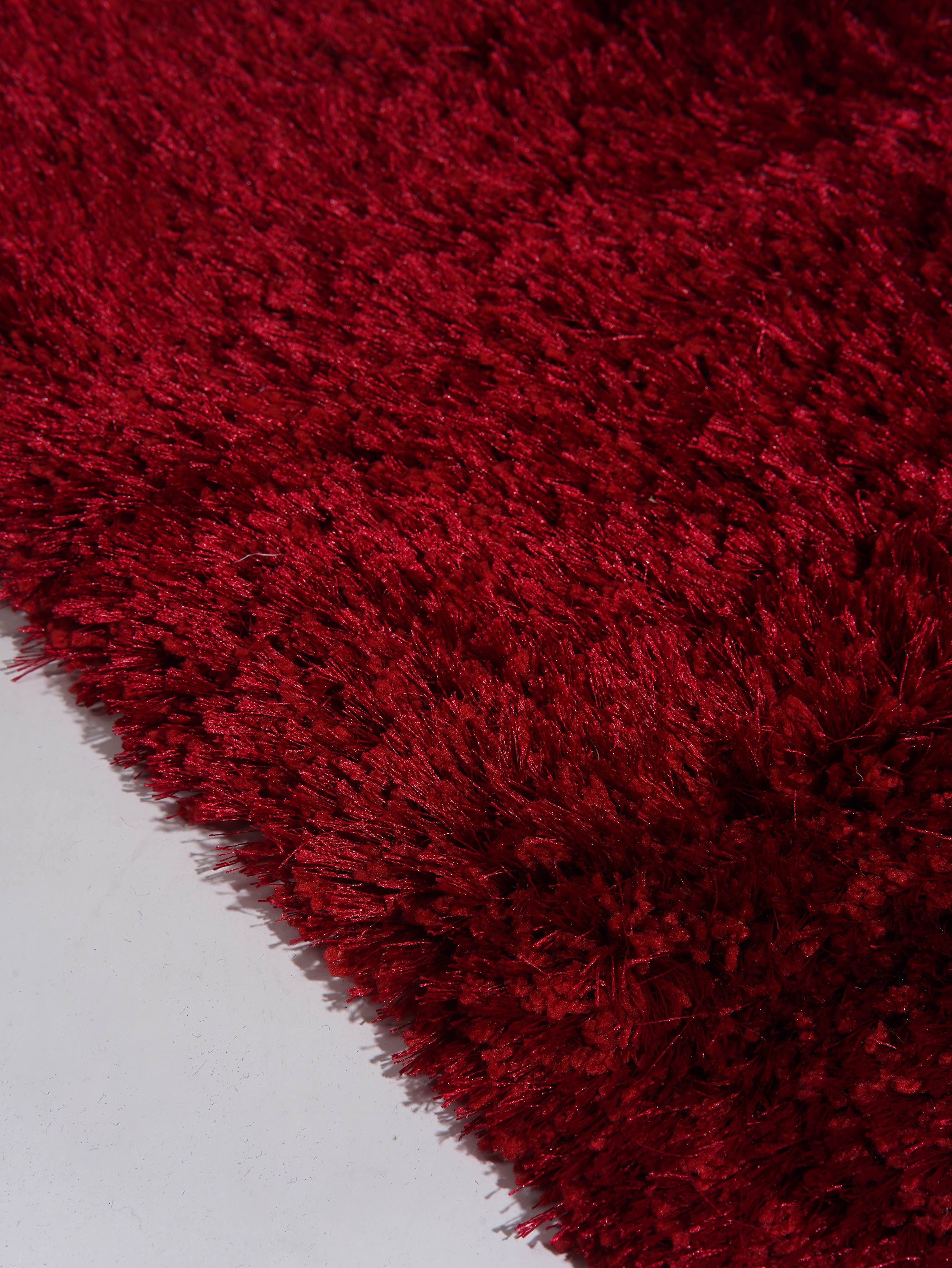 hand-tufted-solid-polyester-runner-red-rug-closeup-2