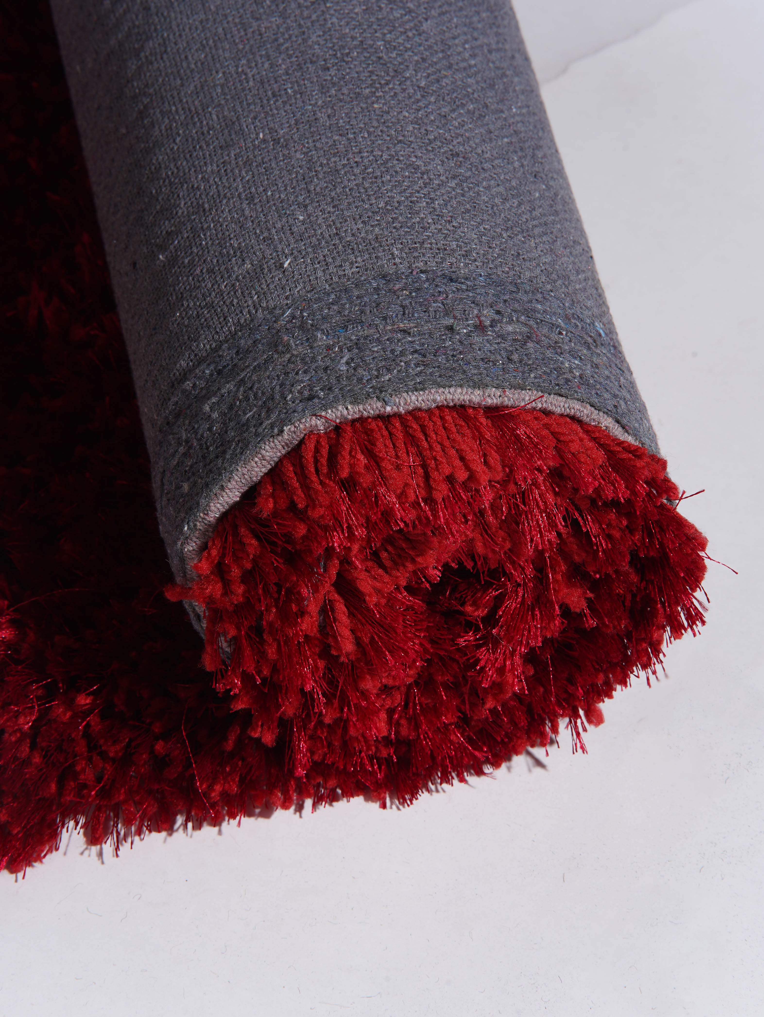 hand-tufted-solid-polyester-runner-red-rug-closeup-3