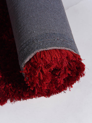 hand-tufted-solid-polyester-runner-red-rug-closeup-3