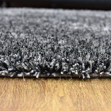 hand-tufted-shag-polyester-area-rug-solid-black-white-closeup 4