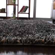 hand-tufted-shag-polyester-area-rug-solid-black-silver-closeup 3