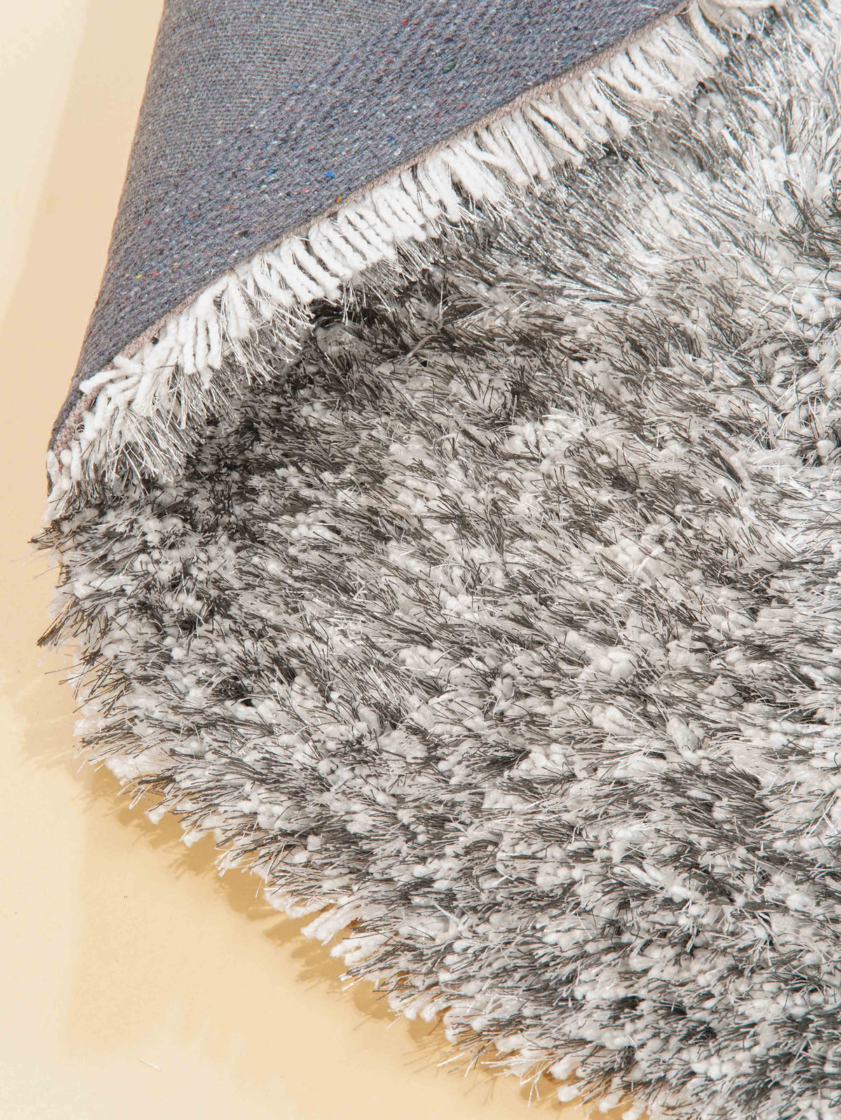 hand-tufted-shag-polyester-solid-gray-white-rug-closeup-1
