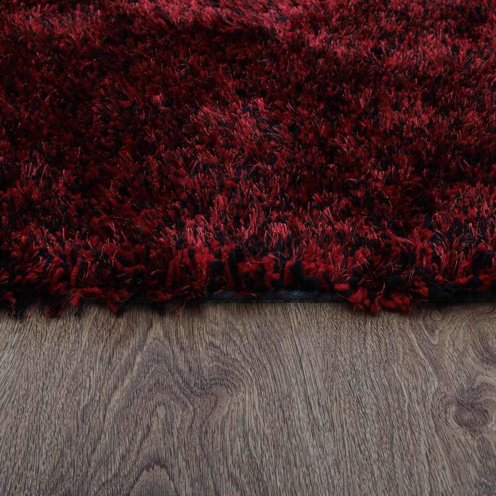 hand-tufted-shag-polyester-solid-red-black-rectangle-rug-closeup-3