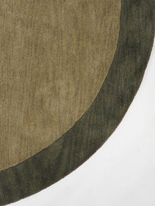 hand-knotted-wool-contemporary-green-round-rug-closeup-1