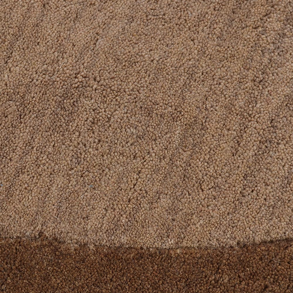 hand-tufted-wool-round-rug-contemporary-beige-brown-closeup-1