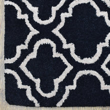 hand-tufted-geometric-black-white-runner-rug-closeup-1